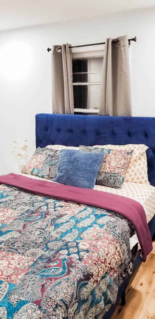 Bathroom?w=400&h=260&fit=crop&q=40&auto=format&trim=auto