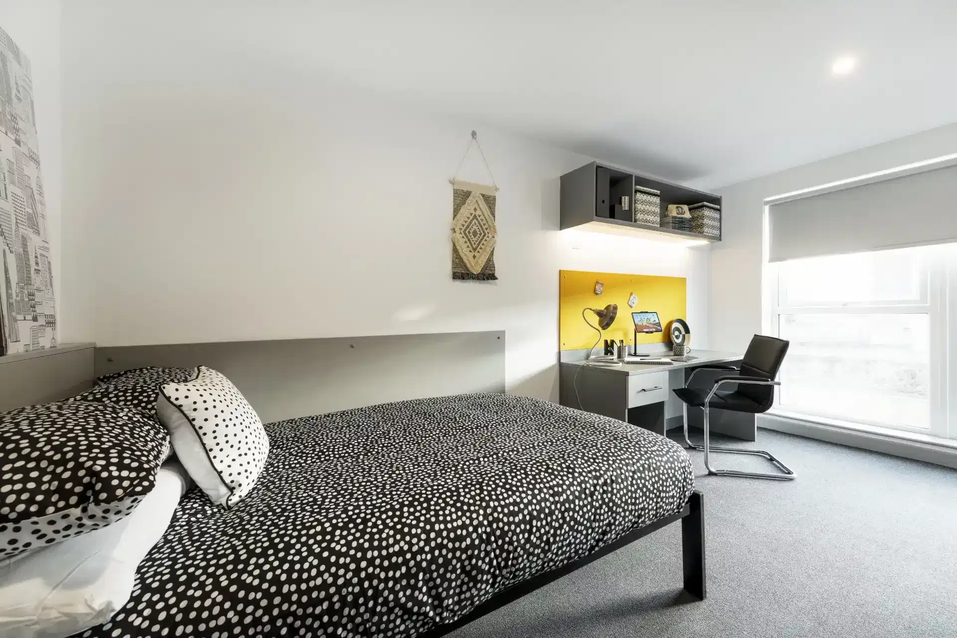 Exterior?w=400&h=260&fit=crop&q=40&auto=format&trim=auto