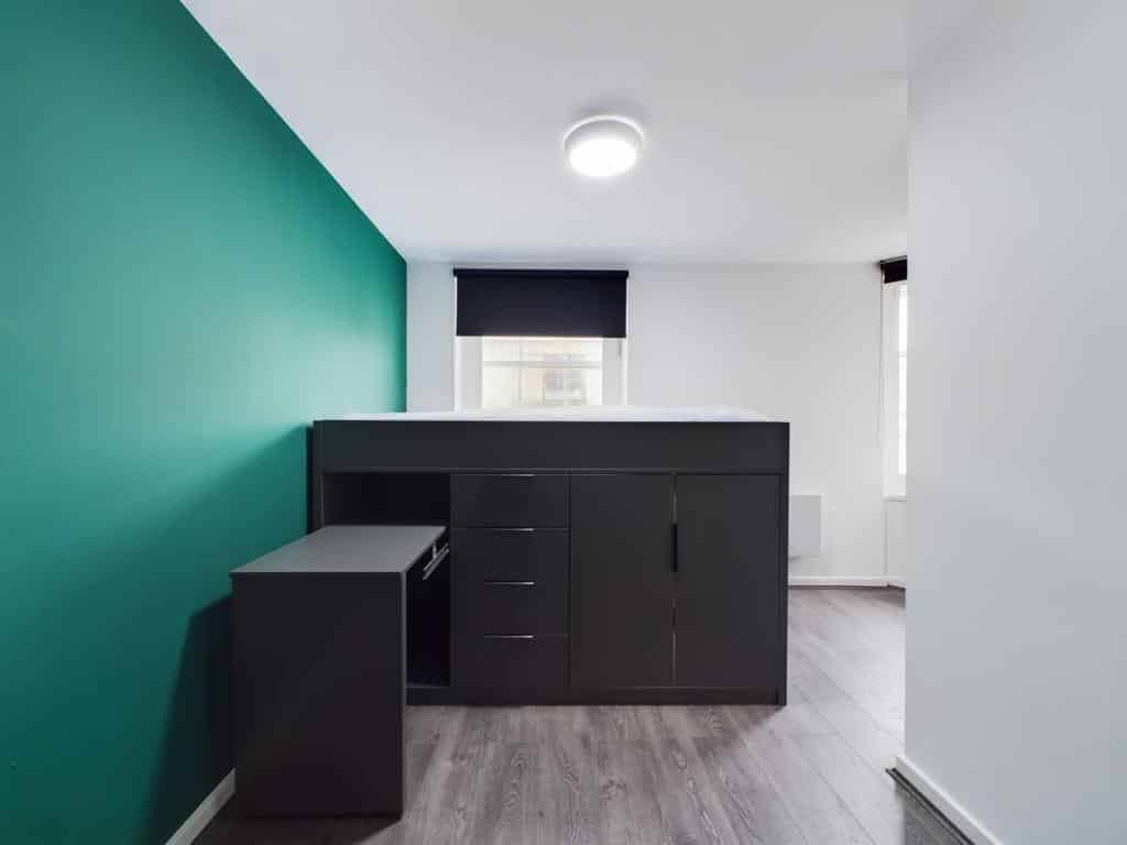 Common Area?w=400&h=260&fit=crop&q=40&auto=format&trim=auto