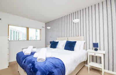 Northern Street Apartment, Leeds - Leeds, England, United Kingdom - 2 Bedroom 2 Bathroom Apartment - Bedroom
