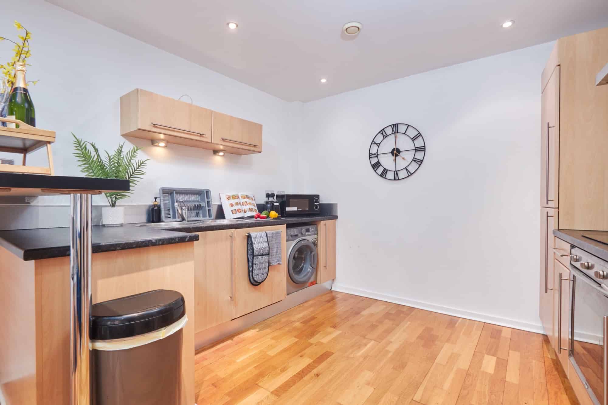 Amenities?w=400&h=260&fit=crop&q=40&auto=format&trim=auto