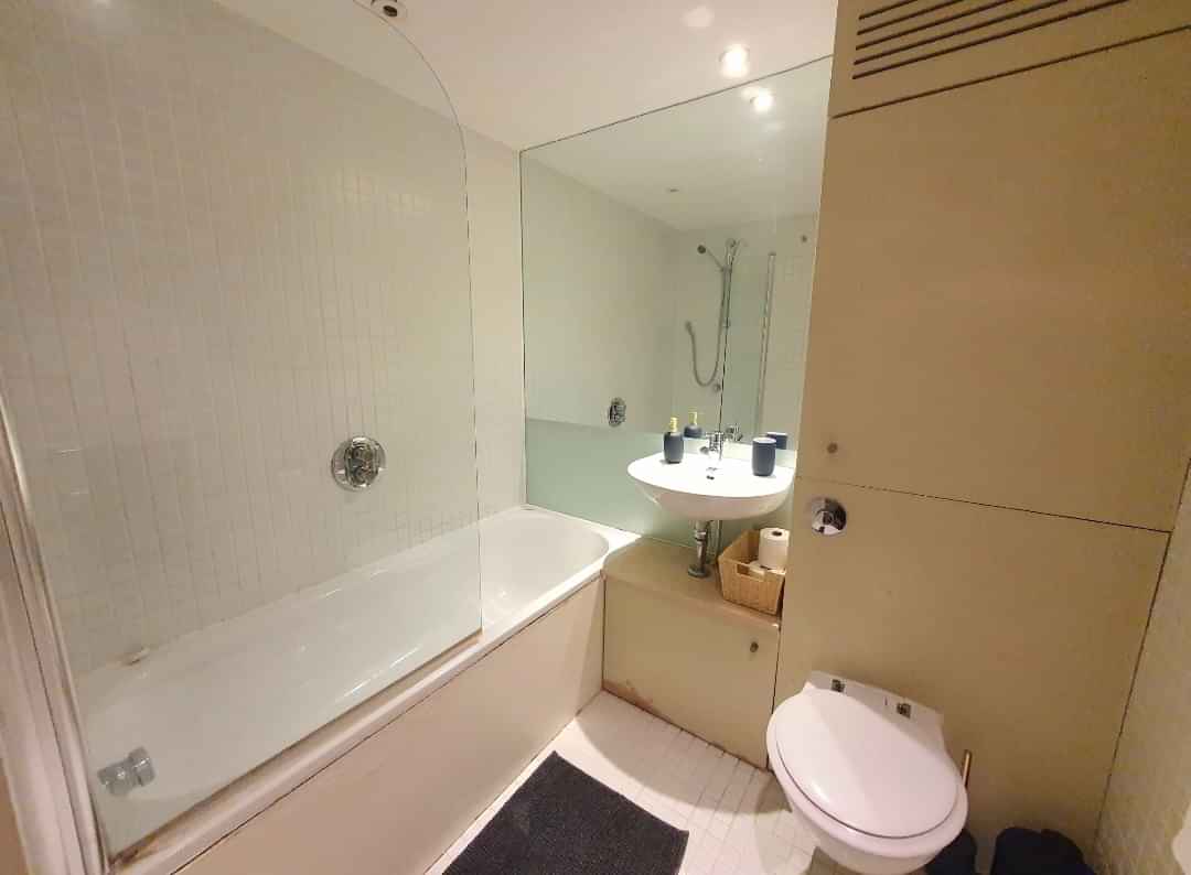 New York Apartments, Leeds - Leeds, England, United Kingdom - 1 Bedroom 1 Bathroom Apartment - Bathroom