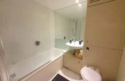 New York Apartments, Leeds - Leeds, England, United Kingdom - 1 Bedroom 1 Bathroom Apartment - Bathroom
