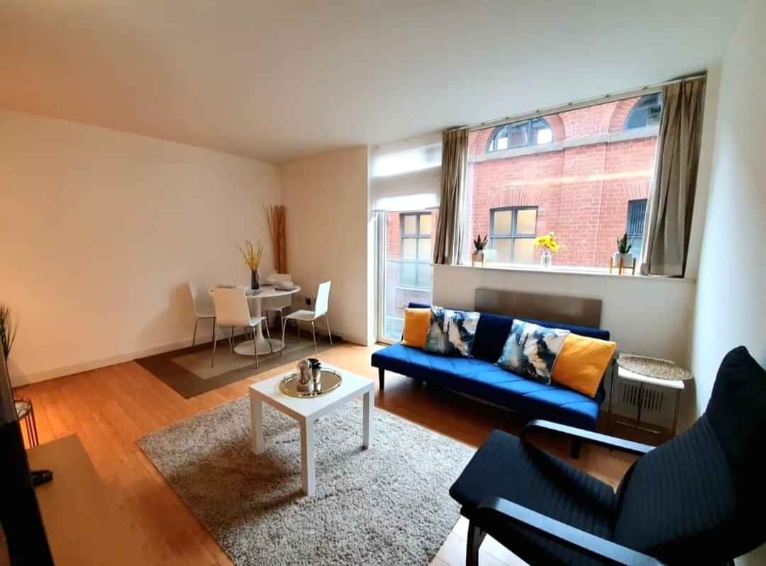 1 Bedroom 1 Bathroom Apartment - Bathroom?w=400&h=260&fit=crop&q=40&auto=format&trim=auto