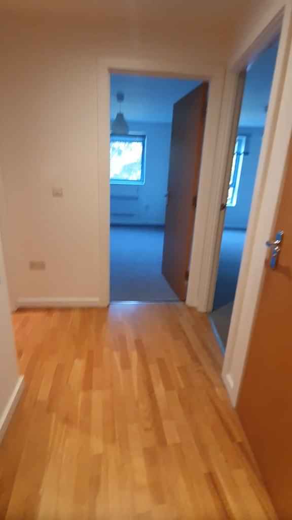 Exterior?w=400&h=260&fit=crop&q=40&auto=format&trim=auto