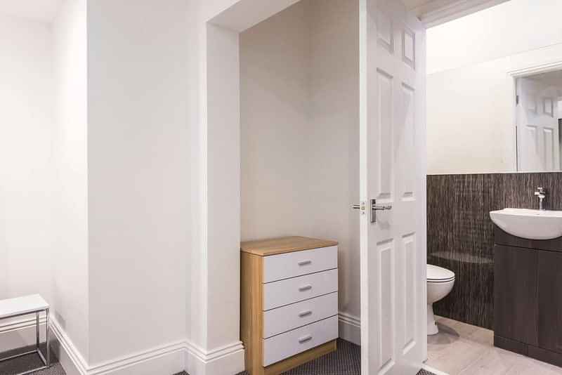 F10 16 Blenheim Terrace, Leeds - Leeds, England, United Kingdom - 1 Bedroom 1 Bathroom Apartment - Bathroom