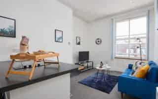 2 Bedroom 2 Bathroom Apartment - Amenities?w=400&h=260&fit=crop&q=40&auto=format&trim=auto