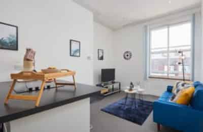 2 Bedroom 2 Bathroom Apartment - Amenities?w=400&h=260&fit=crop&q=40&auto=format&trim=auto