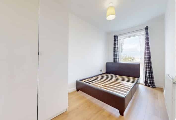 Kitchen?w=400&h=260&fit=crop&q=40&auto=format&trim=auto