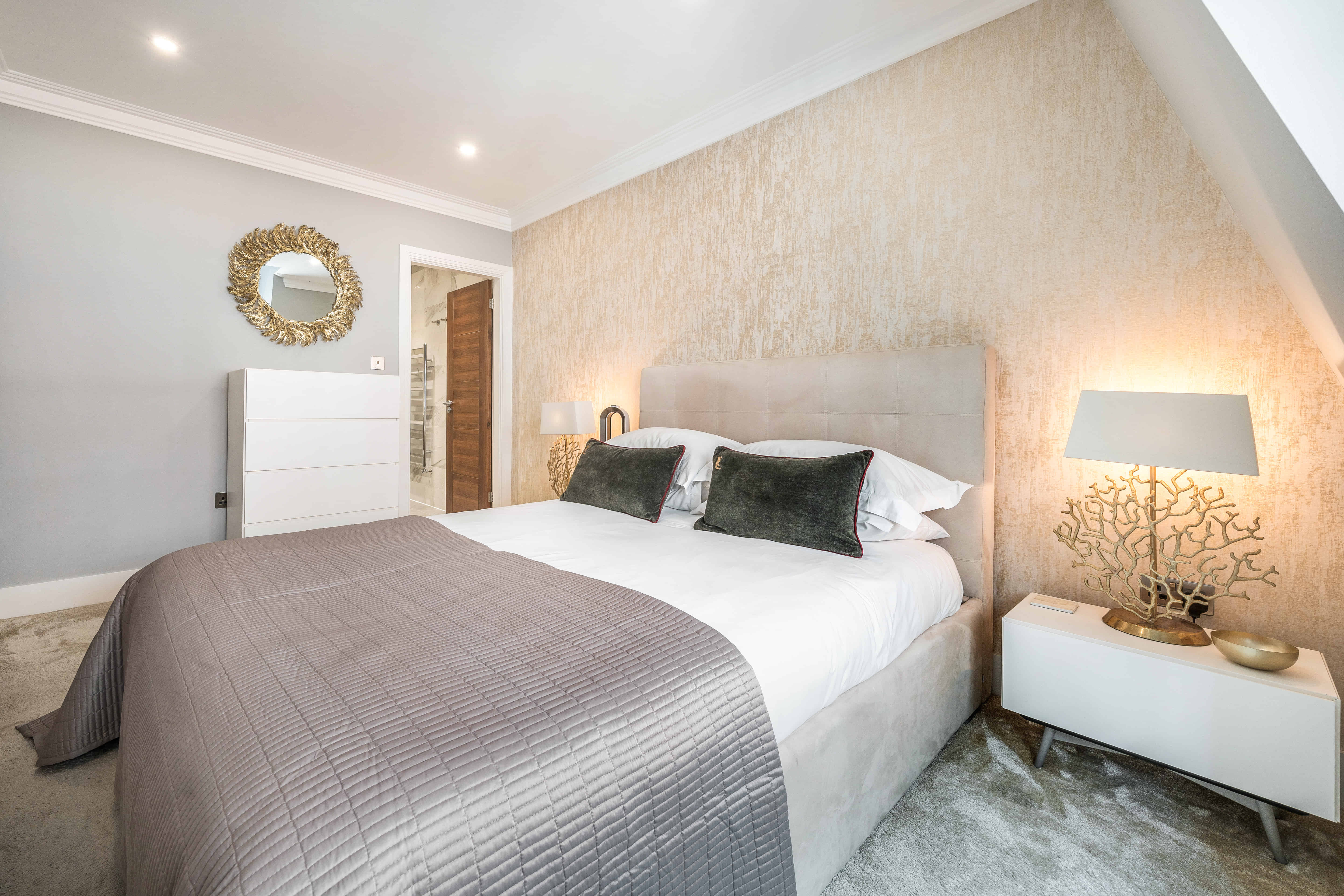 Common Area?w=400&h=260&fit=crop&q=40&auto=format&trim=auto