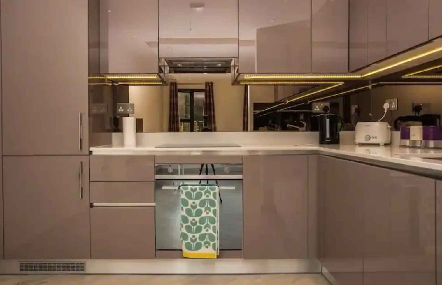 Common Area?w=400&h=260&fit=crop&q=40&auto=format&trim=auto