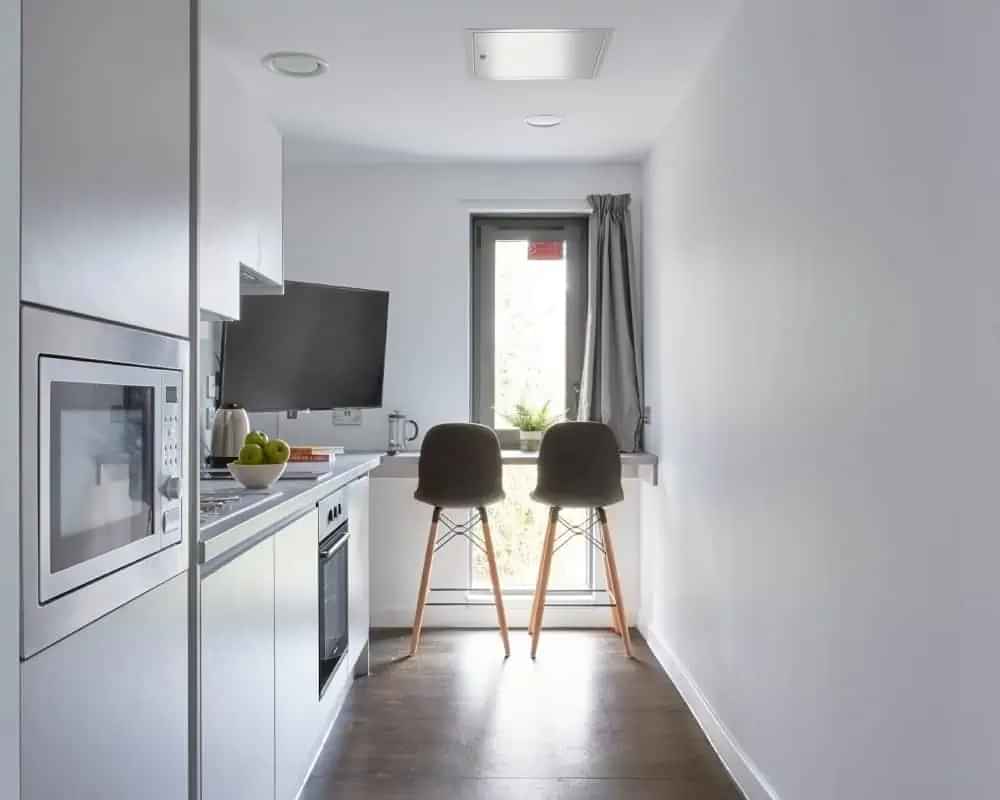 Common Area?w=400&h=260&fit=crop&q=40&auto=format&trim=auto