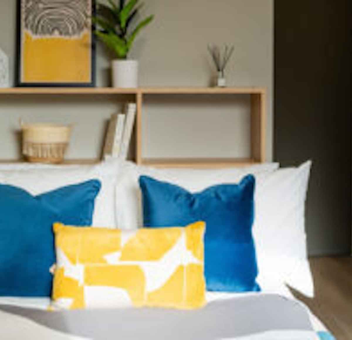 Amenities?w=400&h=260&fit=crop&q=40&auto=format&trim=auto