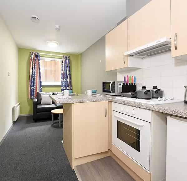 Exterior?w=400&h=260&fit=crop&q=40&auto=format&trim=auto