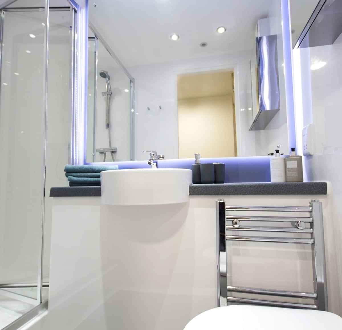 Amenities?w=400&h=260&fit=crop&q=40&auto=format&trim=auto