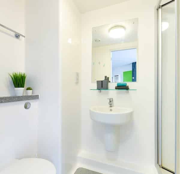 Common Area?w=400&h=260&fit=crop&q=40&auto=format&trim=auto