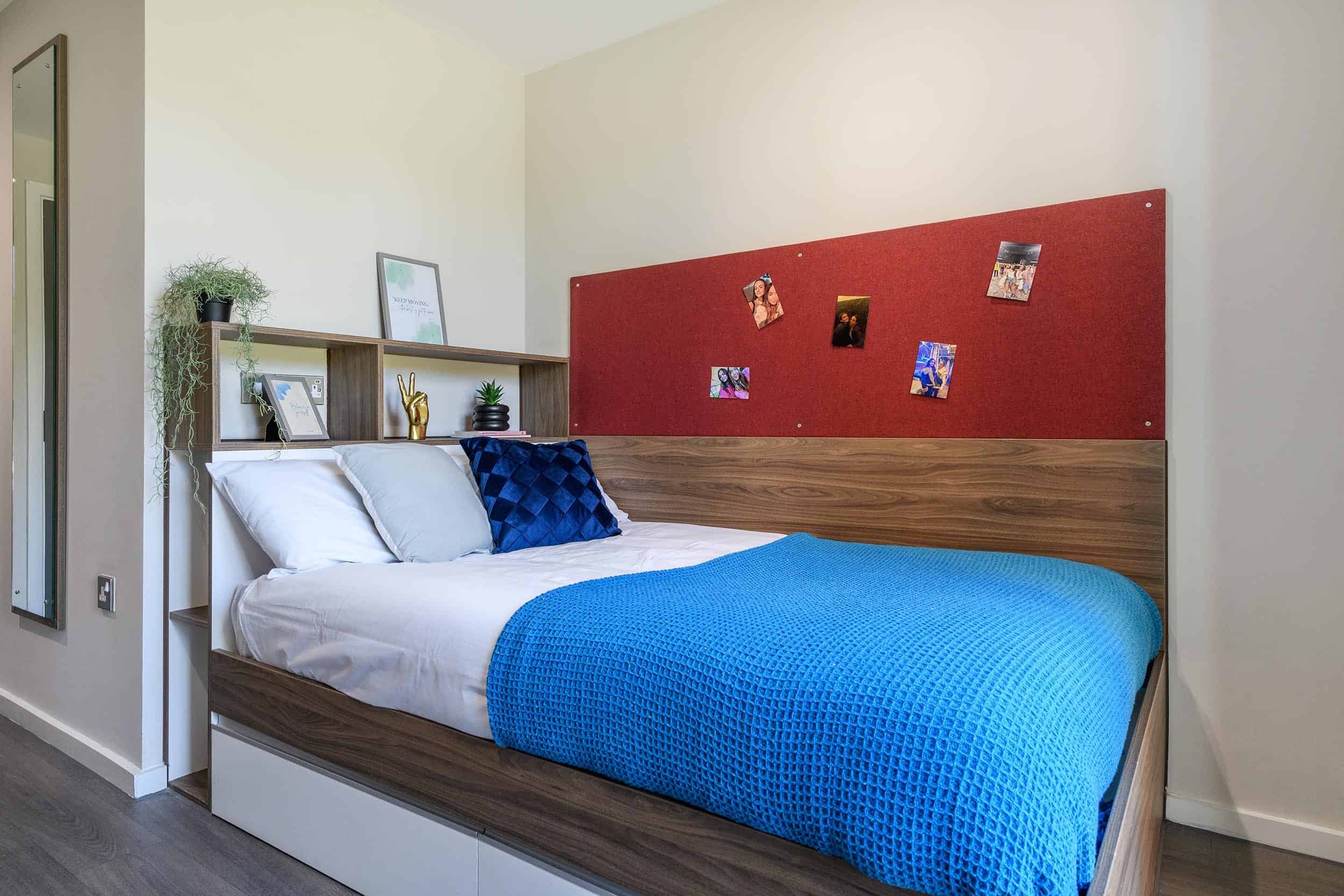 Common Area?w=400&h=260&fit=crop&q=40&auto=format&trim=auto