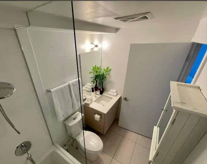 Liwinco M5T OA9, Toronto - Toronto, Ontario, Canada - Deluxe Room - Bathroom