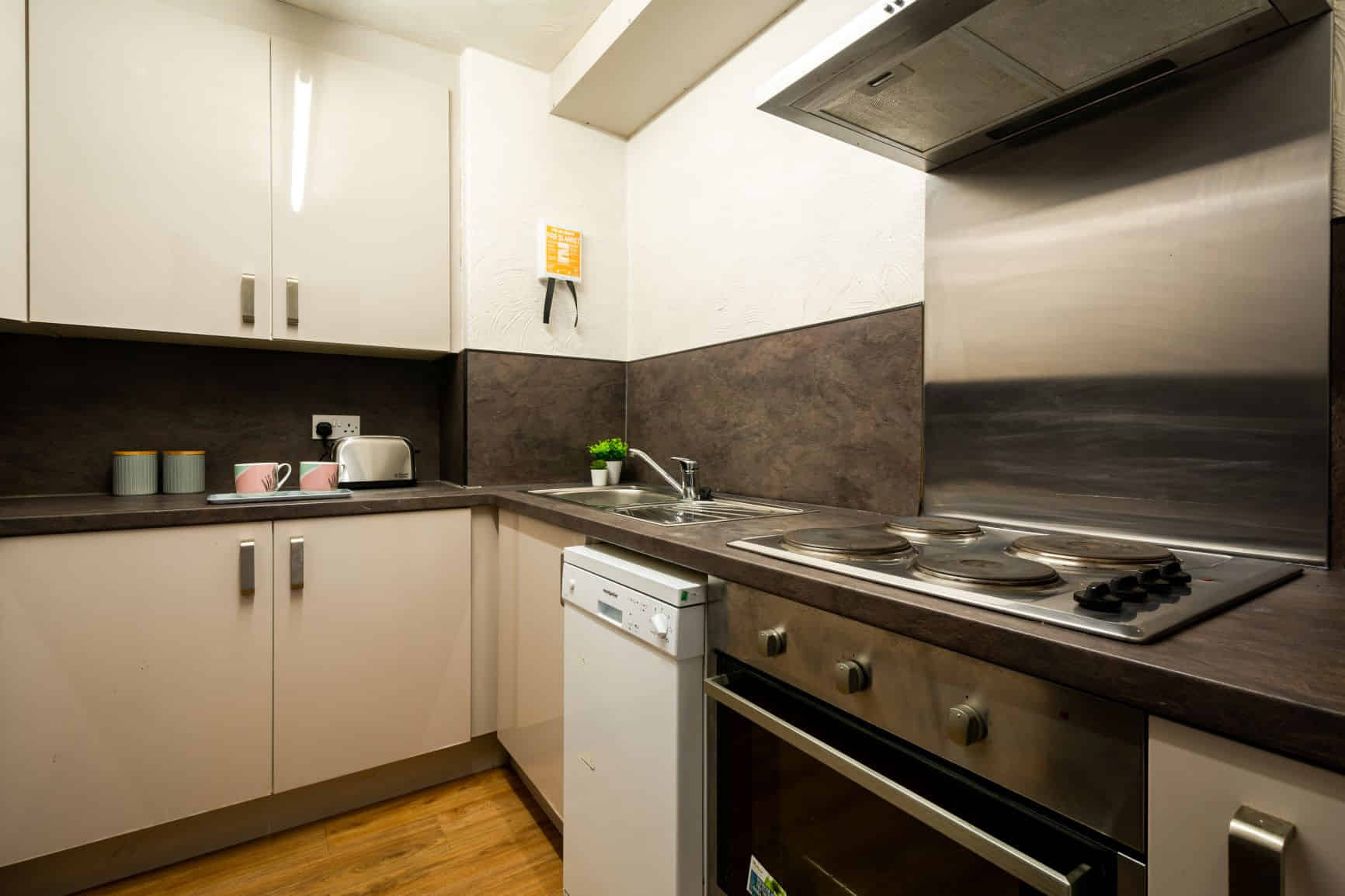 Flat 1. 205 Hyde Park Road - LS6 1AH, Leeds - Leeds, England, United Kingdom - 7 Bedroom 2 Bathroom - Kitchen