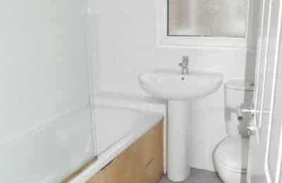 Room in a 5 Bedroom Apartment, Wortley Rd, London E6 1AY - London, England, United Kingdom - Double Bedroom In 5 Bedroom 1 Bathroom Apartment - Bathroom