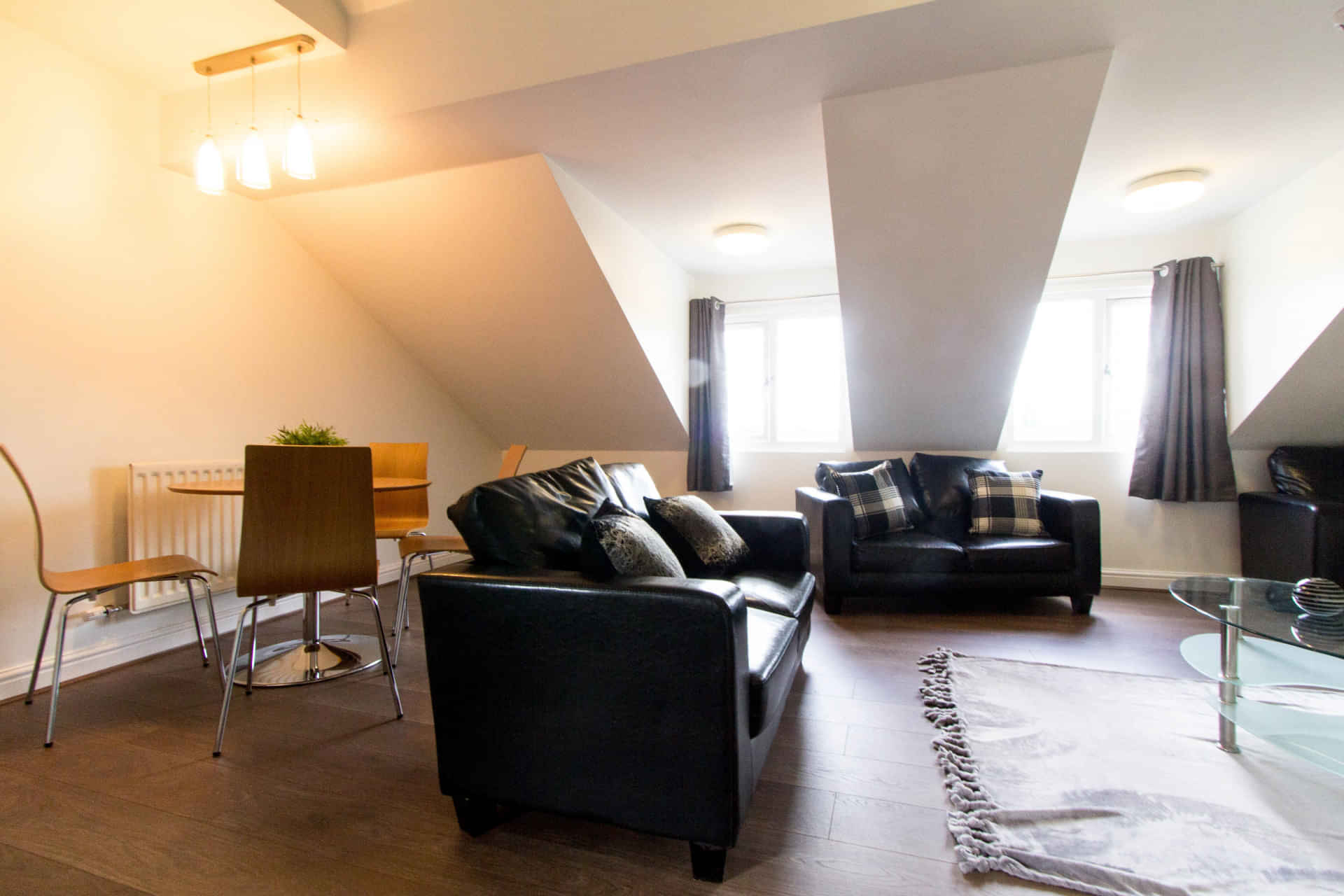 5 Bedroom 2 Bathroom - Bedroom?w=400&h=260&fit=crop&q=40&auto=format&trim=auto