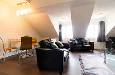 5 Bedroom 2 Bathroom - Bedroom?w=400&h=260&fit=crop&q=40&auto=format&trim=auto