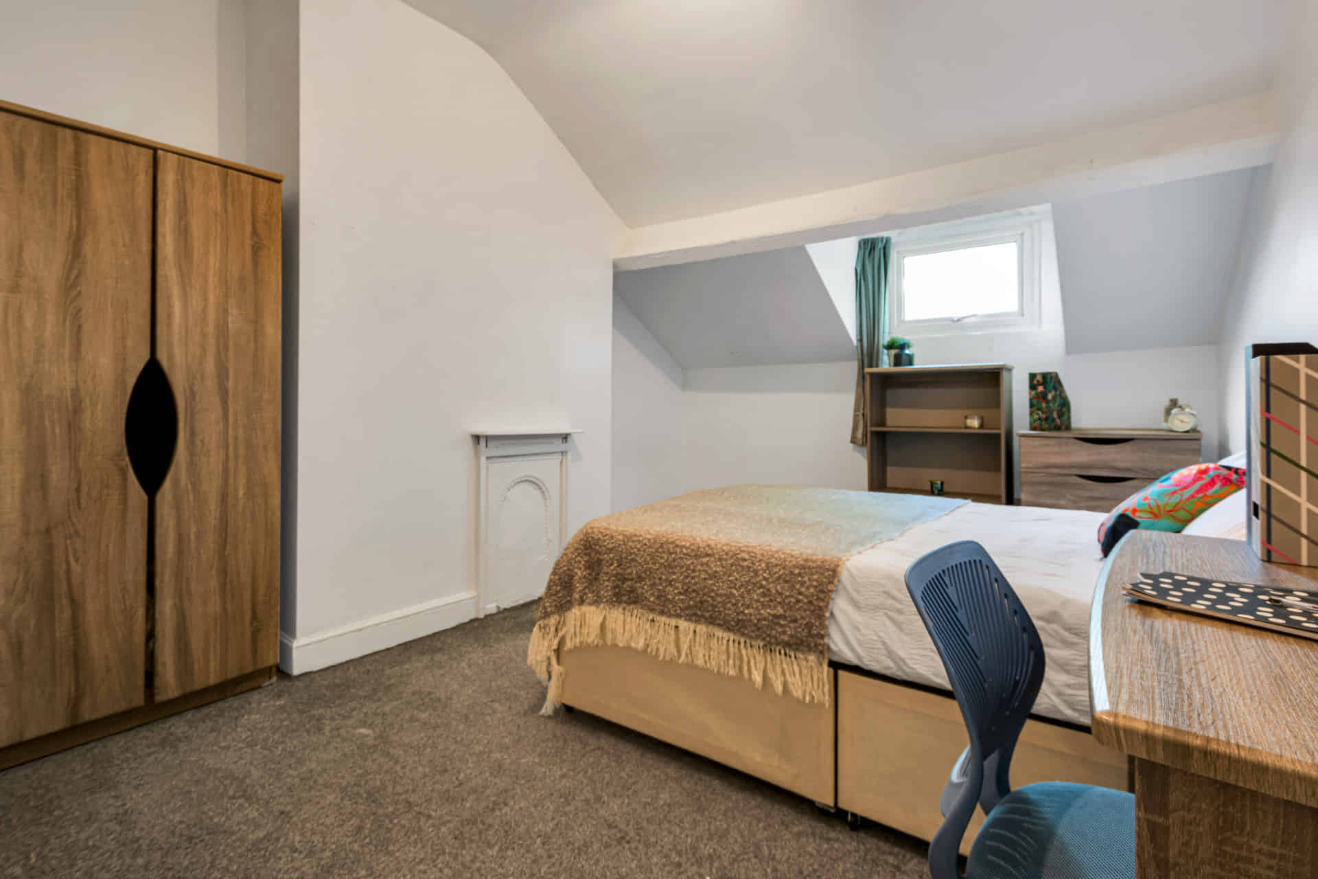 2 Winstanley Terrace - LS6 1DS, Leeds - Leeds, England, United Kingdom - 8 Bedroom 3 Bathroom - Bedroom