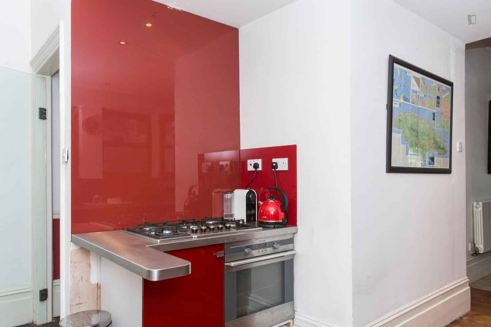 Exterior?w=400&h=260&fit=crop&q=40&auto=format&trim=auto