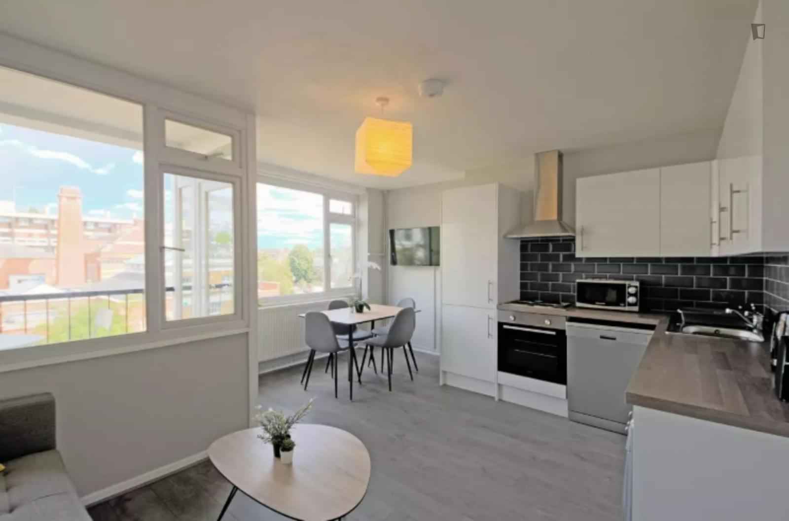 Exterior?w=400&h=260&fit=crop&q=40&auto=format&trim=auto