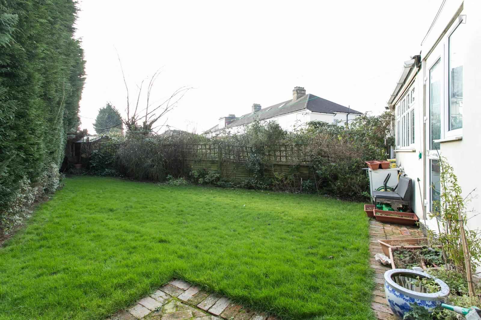 Room in a 6 Bedroom Apartment, Longwood Gardens, Ilford, IG5 0EB  - London, England, United Kingdom - Exterior