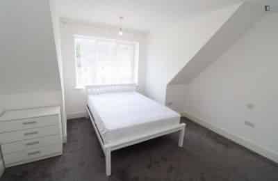 Room in a 5 Bedroom Apartment, Brook Hill Close, London SE18 6UD - London, England, United Kingdom - Double Bedroom In 5 Bedroom 2 Bathroom Apartment - Bedroom