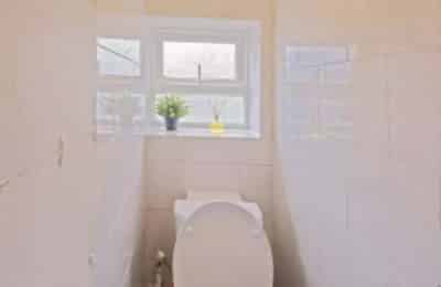 Exterior?w=400&h=260&fit=crop&q=40&auto=format&trim=auto