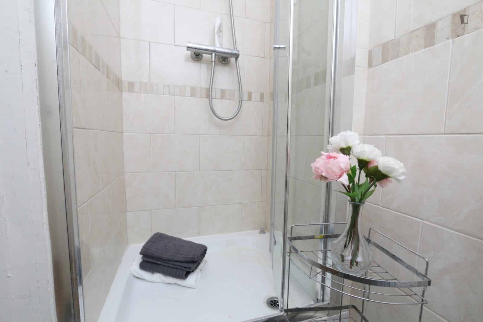 Room in a 6 Bedroom Apartment, Cheshire St, London - London, England, United Kingdom - Double Bedroom In 6 Bedroom 2 Bathroom Apartment  - Bathroom