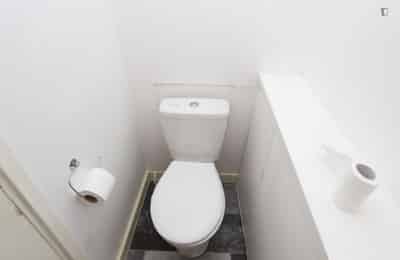 Room in a 4 Bedroom Apartment, Bakersfield, London, N7 (Flat 1) - London, England, United Kingdom - Double Bedroom In 4 Bedroom 1 Bathroom Apartment - Bathroom