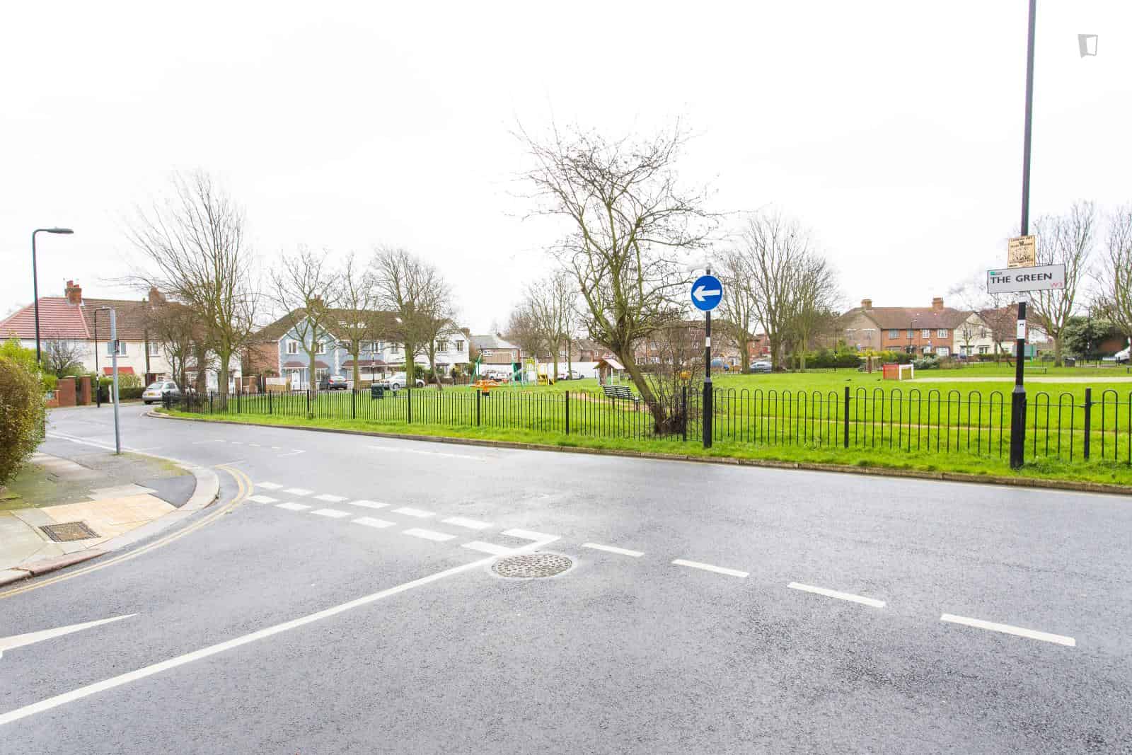 1 BR Near Wormwood Scrubs Park, London - London, England, United Kingdom - Exterior