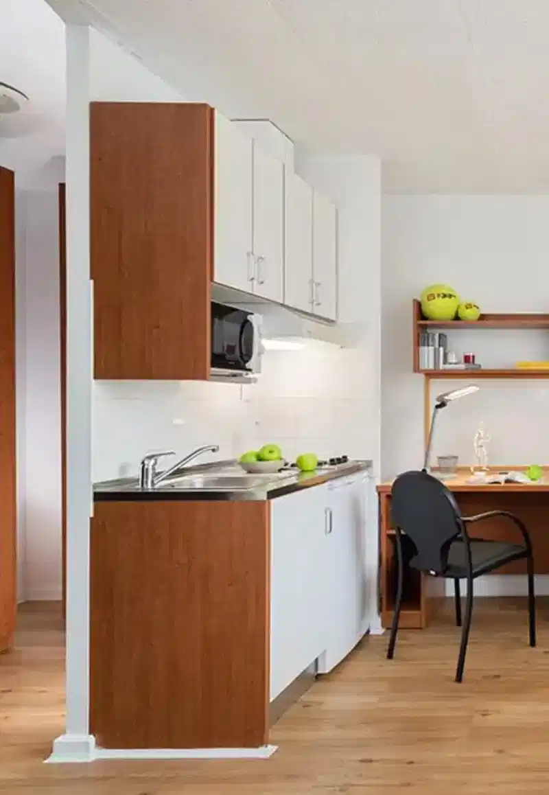 Common Area?w=400&h=260&fit=crop&q=40&auto=format&trim=auto