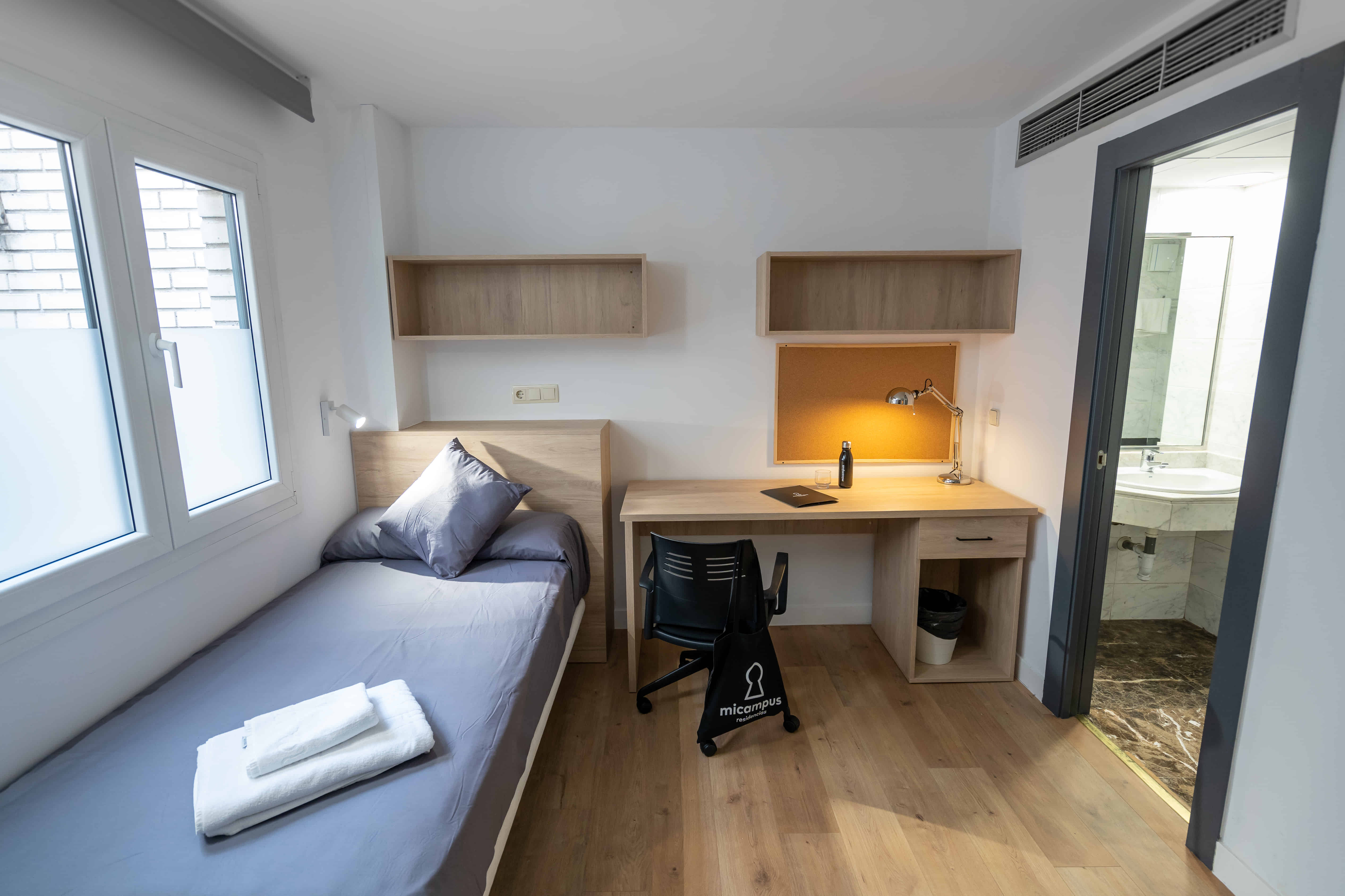 Amenities?w=400&h=260&fit=crop&q=40&auto=format&trim=auto