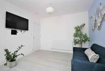 Room in a 8 Bedroom Apartment, Old Oak Rd, London, W3 7HN - London, England, United Kingdom - Common Area