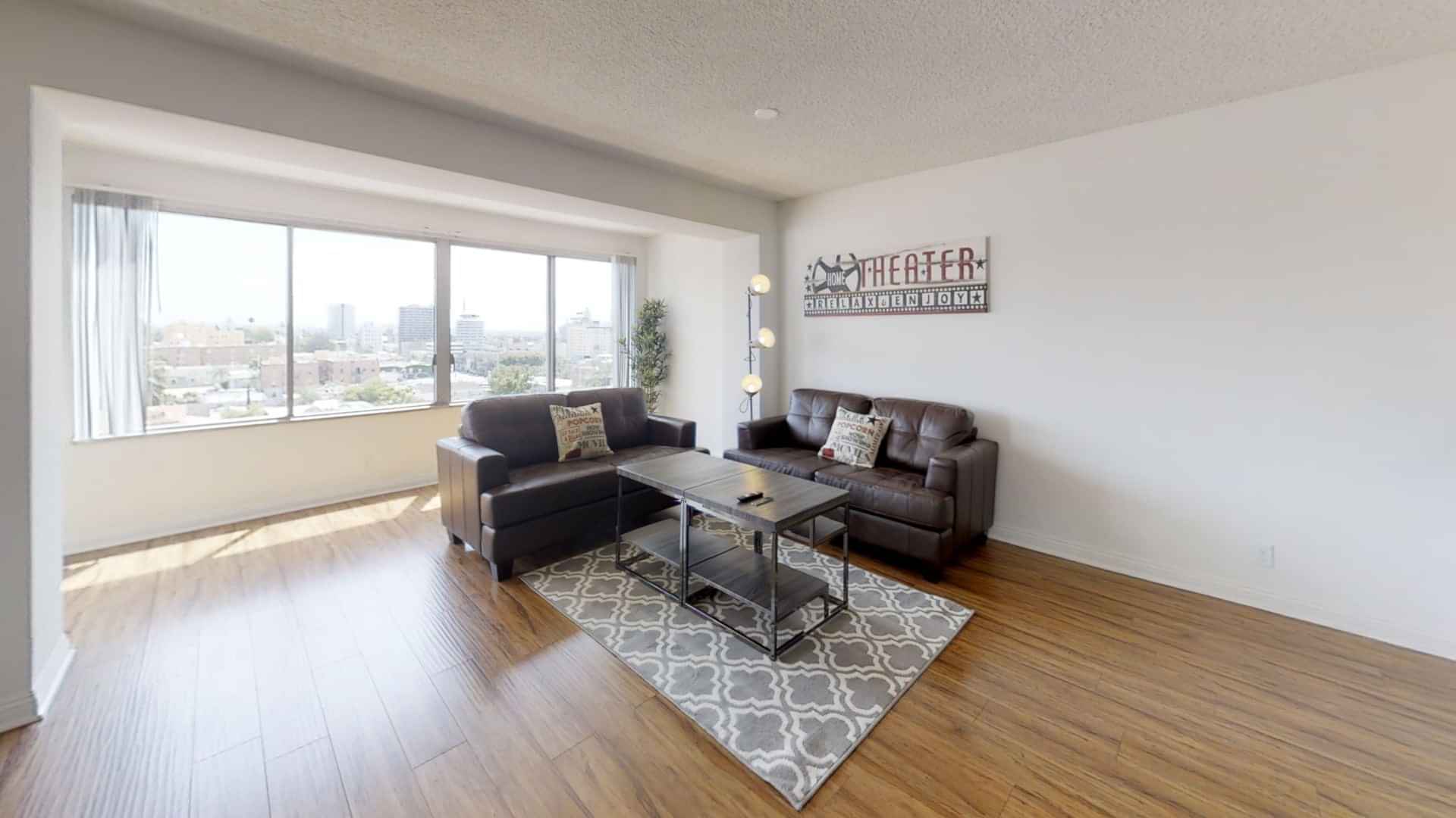 Bedroom?w=400&h=260&fit=crop&q=40&auto=format&trim=auto