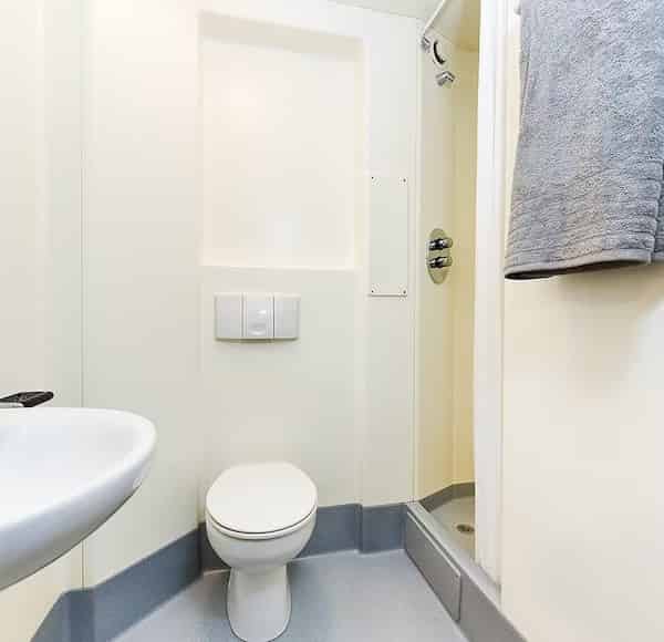 Exterior?w=400&h=260&fit=crop&q=40&auto=format&trim=auto