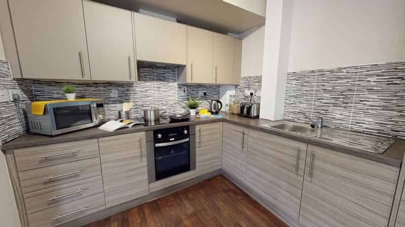 Amenities?w=400&h=260&fit=crop&q=40&auto=format&trim=auto