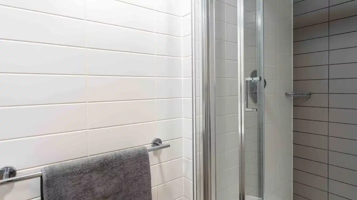 Exterior?w=400&h=260&fit=crop&q=40&auto=format&trim=auto