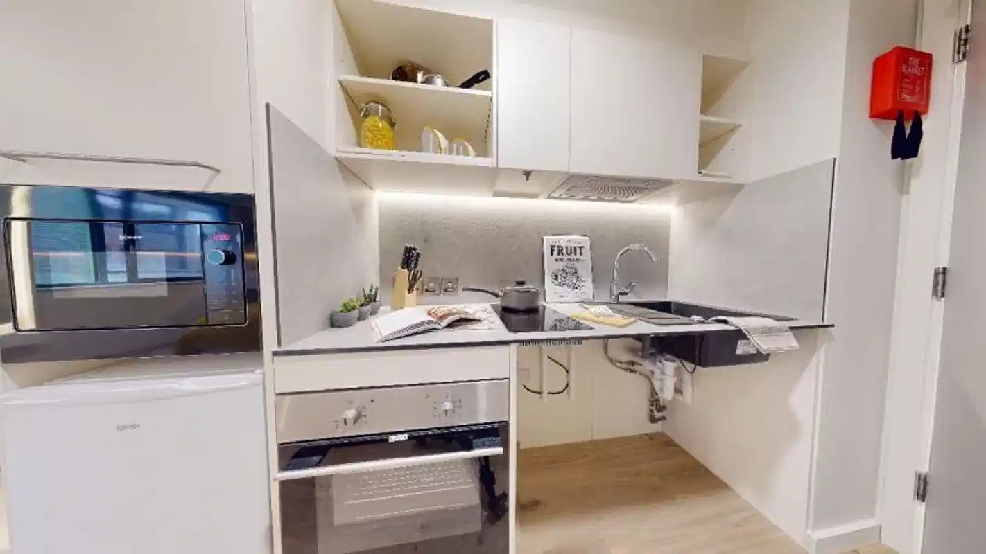 Common Area?w=400&h=260&fit=crop&q=40&auto=format&trim=auto