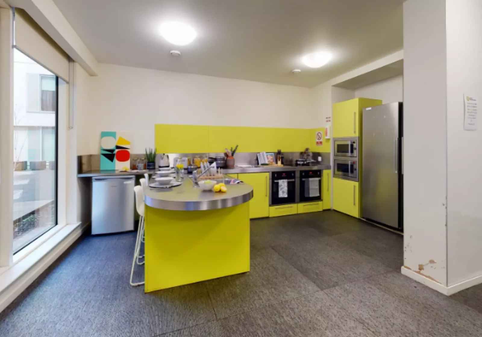 Exterior?w=400&h=260&fit=crop&q=40&auto=format&trim=auto