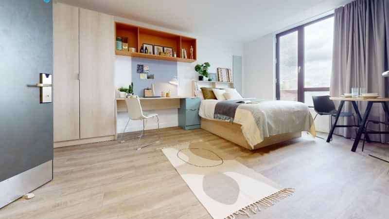 Common Area?w=400&h=260&fit=crop&q=40&auto=format&trim=auto