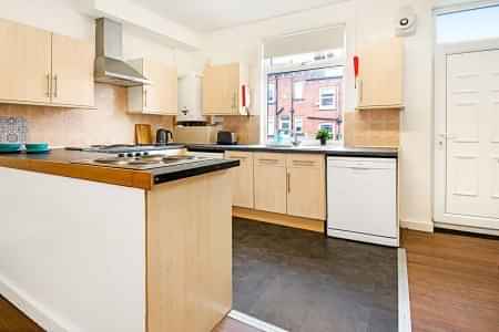 8 Stanmore Place LS4 2RR, Leeds - Leeds, England, United Kingdom - 8 Bedroom 1 Bathroom Apartment - Kitchen