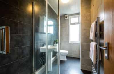 8 Bedroom 1 Bathroom Apartment - Kitchen?w=400&h=260&fit=crop&q=40&auto=format&trim=auto