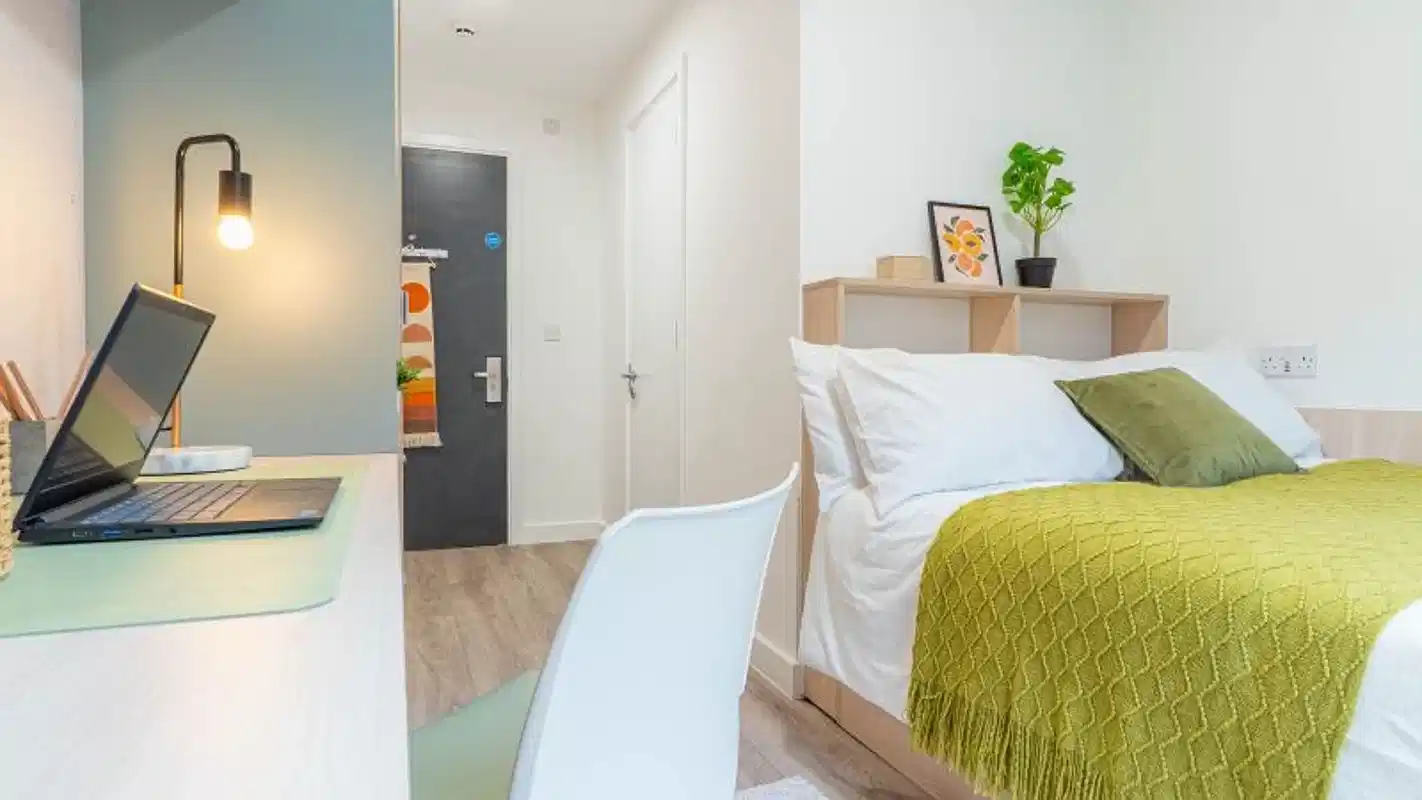 Silver En Suite Plus