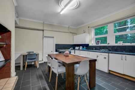 23 Burton Crescent LS6 4DN, Leeds - Leeds, England, United Kingdom - 7 Bedroom 2 Bathroom Apartment - Kitchen