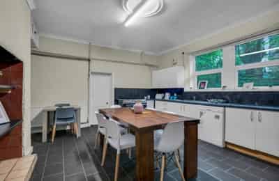 23 Burton Crescent LS6 4DN, Leeds - Leeds, England, United Kingdom - 7 Bedroom 2 Bathroom Apartment - Kitchen